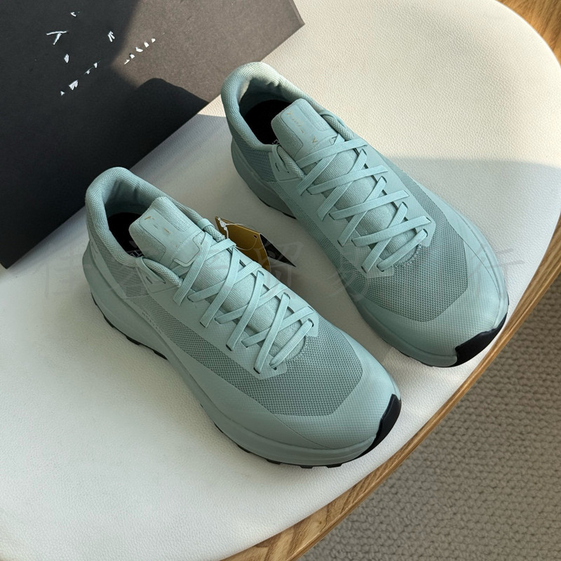 高品質の春と夏のカップル屋外通気性ランニングシューズ登山とロッククライミングスポーツシューズ滑り止めオフロードトラベルシューズ|undefined