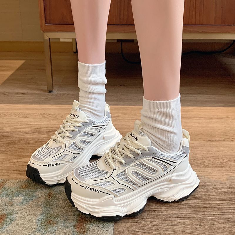 Red popularidad explosiva 2024 nuevo fondo grueso verano transpirable red de estudiantes de explosión de calles para salir zapatos deportivos casuales de mujer