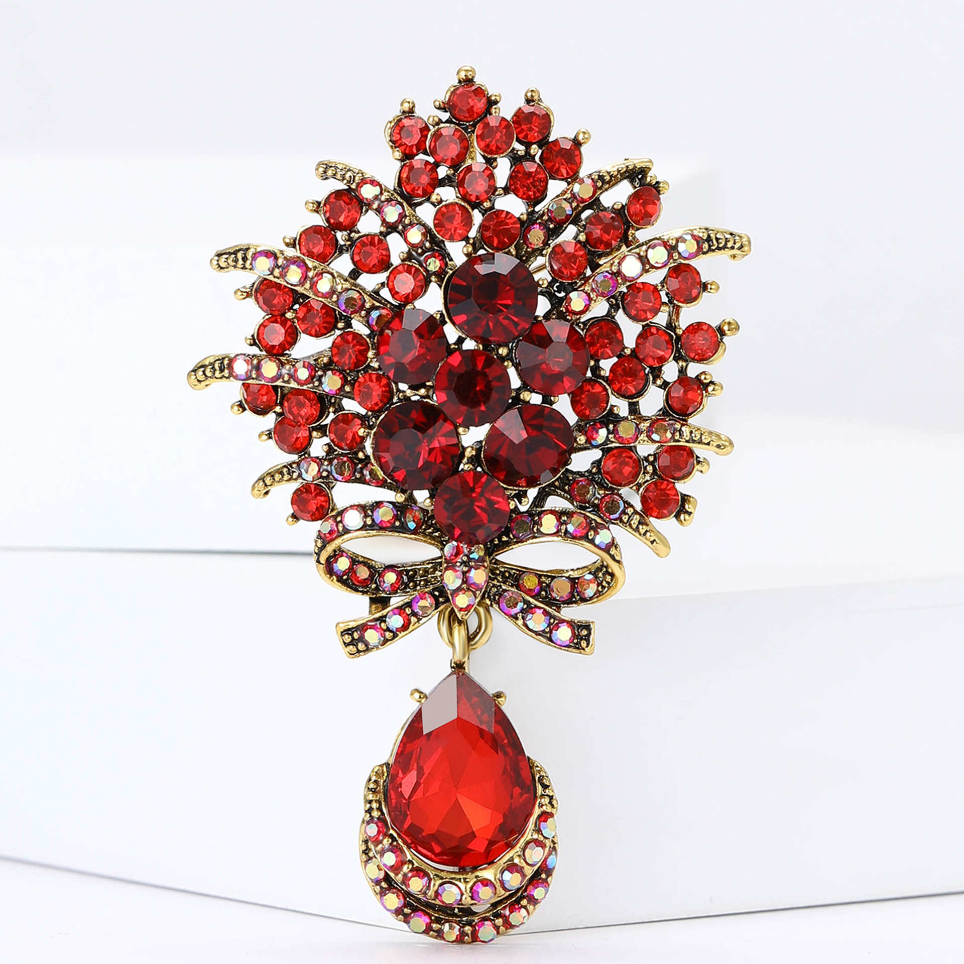 Vintage dames broche met parel kristal en emaille ontwerp_voghion.com