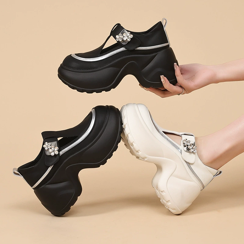 Белые туфли на липучке 2025 летние новые сандалии женские на толстой подошве с вырезом удобные мягкие повседневные туфли