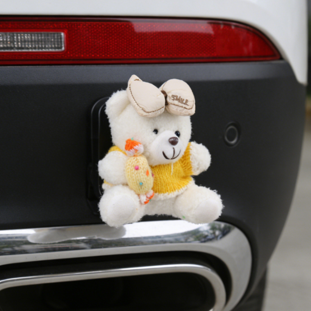 Colgante de coche Colgante trasero Dibujos animados lindo oso trasero trasero muñeca adorno pegatina baúl fuera del coche muñeca