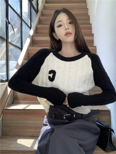 Korean version long-sleeved cabled knit sweater for women, new autumn design, crew neck, letter print, loose, patchwork, contrasting color sweater jacket