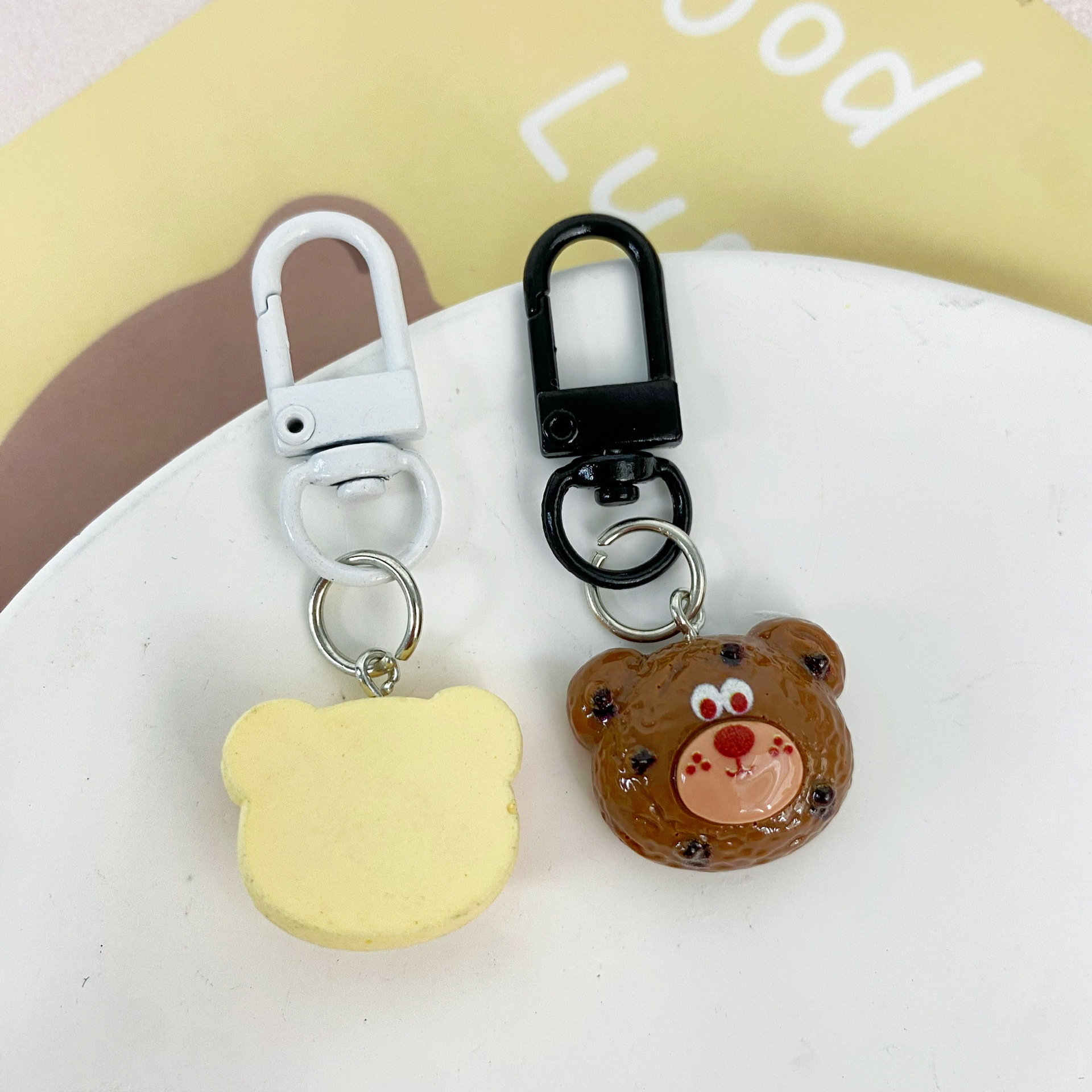 Portachiavi a forma di biscotto con testa d'orso, grazioso ciondolo per studenti, squisito e creativo, accessorio regalo per il migliore amico, ornamento da appendere._voghion.com