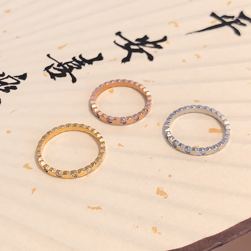Honeycomb Point Diamant Titan Stahlring weibliche Nische hochwertiger leichter Luxus Zirkon Paar Ring Großhandel schlichter Ring Schwanz Ringhalter_voghion.com