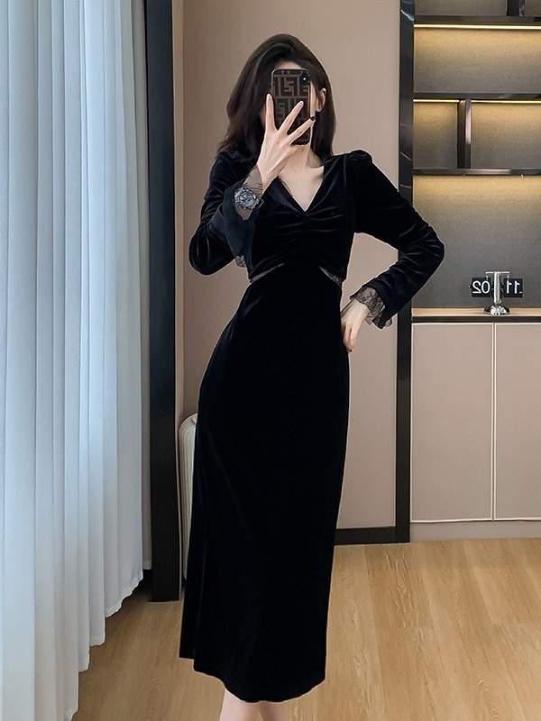 黒の高級感の長袖の金のベルベットのワンピースの女性の秋vネックのネットの糸は腰を現してやせています。|undefined