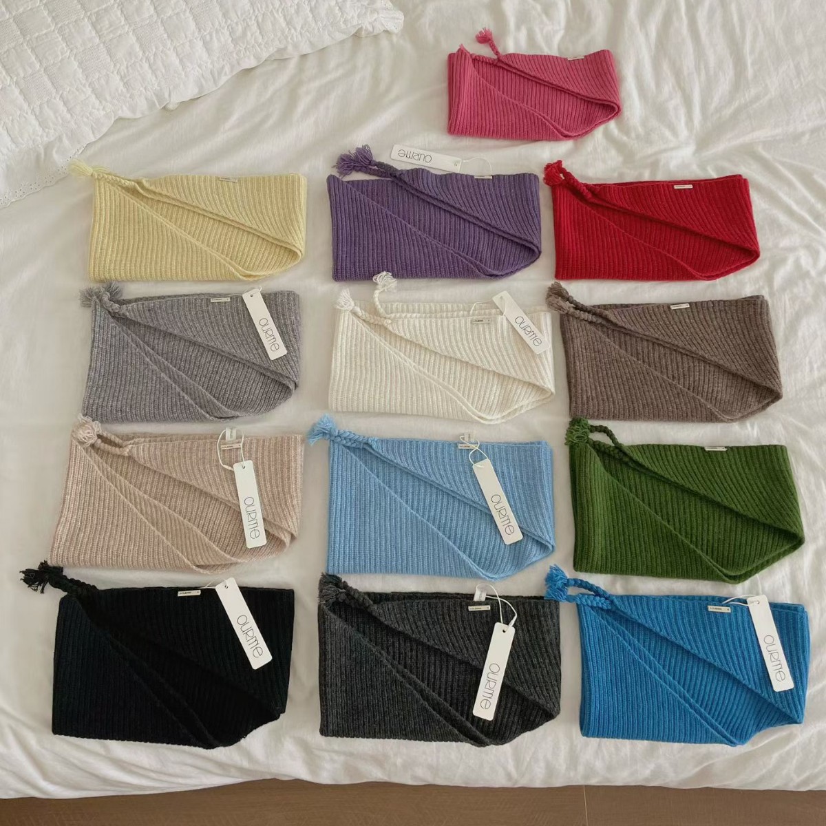 Korean-style gentle knitted triangular scarf, versatile and artistic shawl, creating a stylish and atmospheric look, solid color, trendy and easy to match