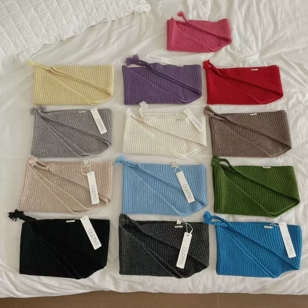 Korean-style gentle knitted triangular scarf, versatile and artistic shawl, creating a stylish and atmospheric look, solid color, trendy and easy to match