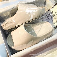 ��Ҭ����Ь��Ů��2025�¿������⴩ogyeezy��ʺ��һ���ϛ���