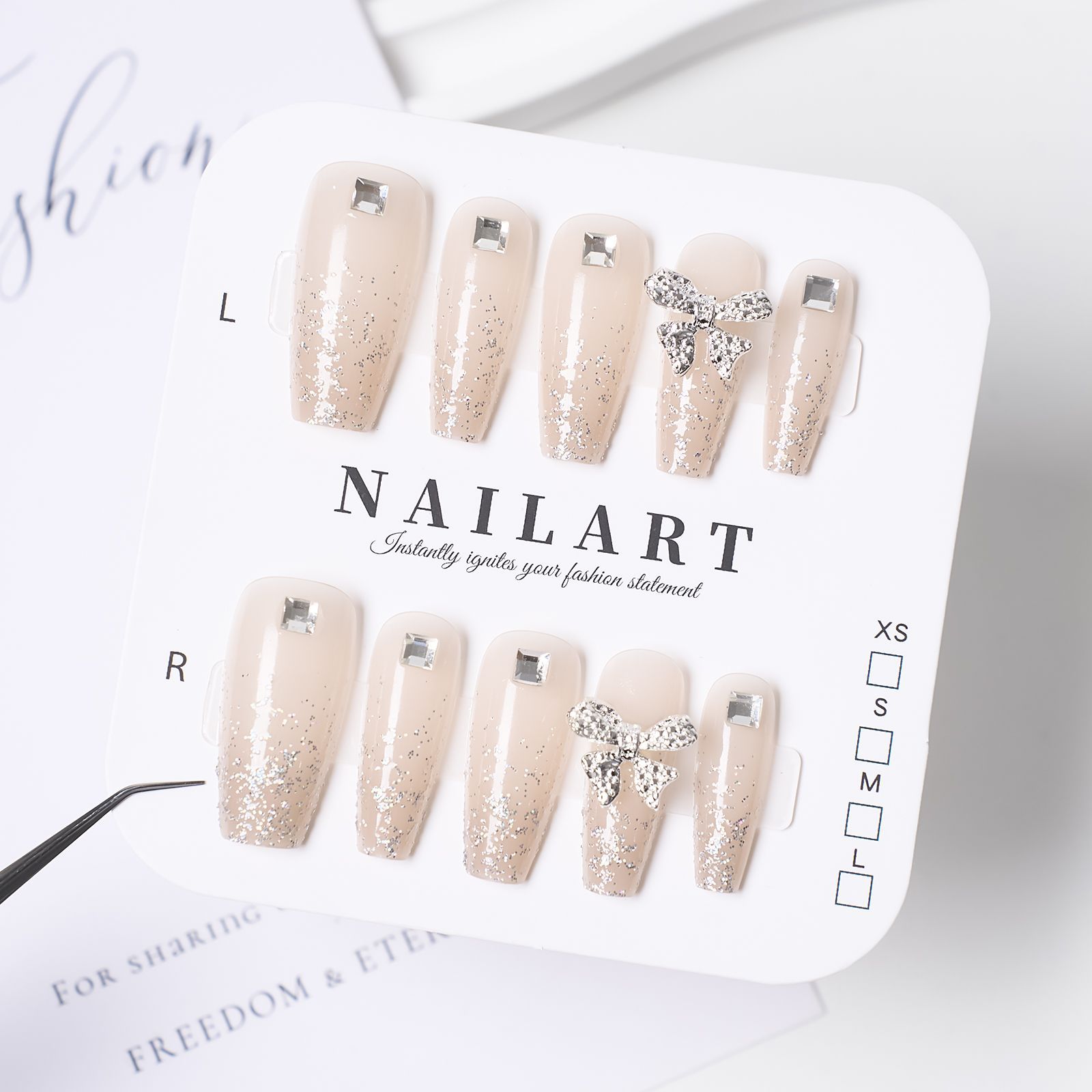 10 piezas decodificadas en línea estilo rojo temperamento alto poco fragante estilo francés in se siente la atmósfera blanca de las uñas hechas a mano