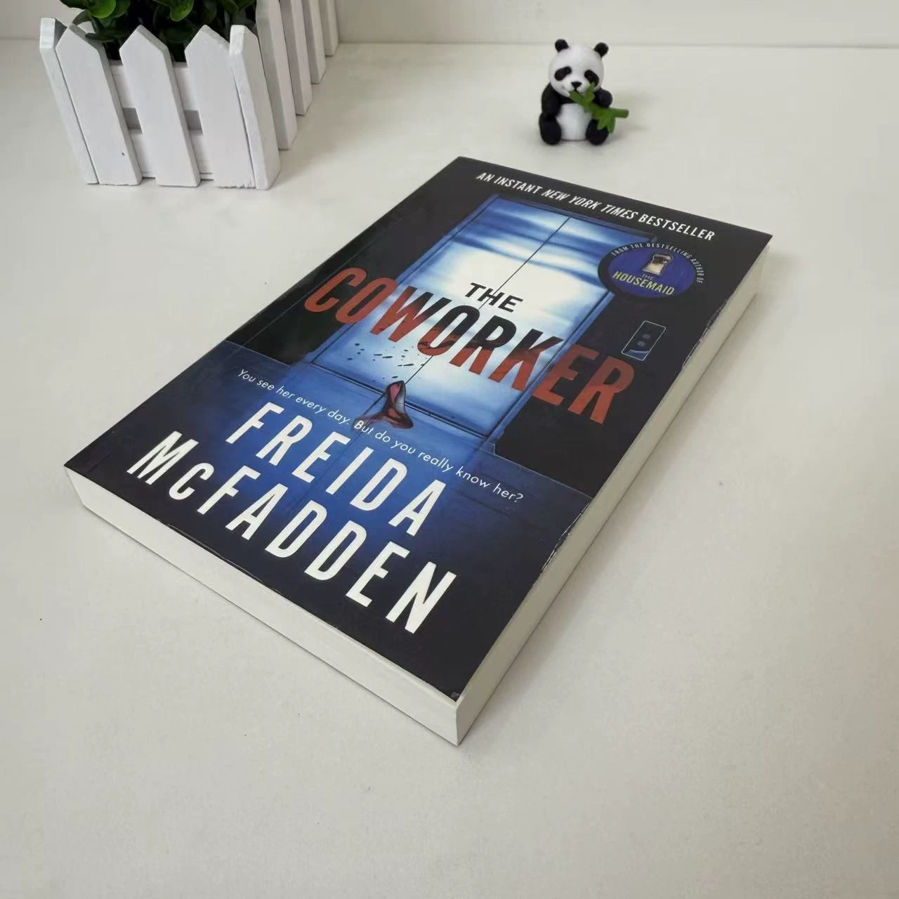 Книга (Freida McFadden) The Coworker — английская бумажная книга, триллер, 1 том