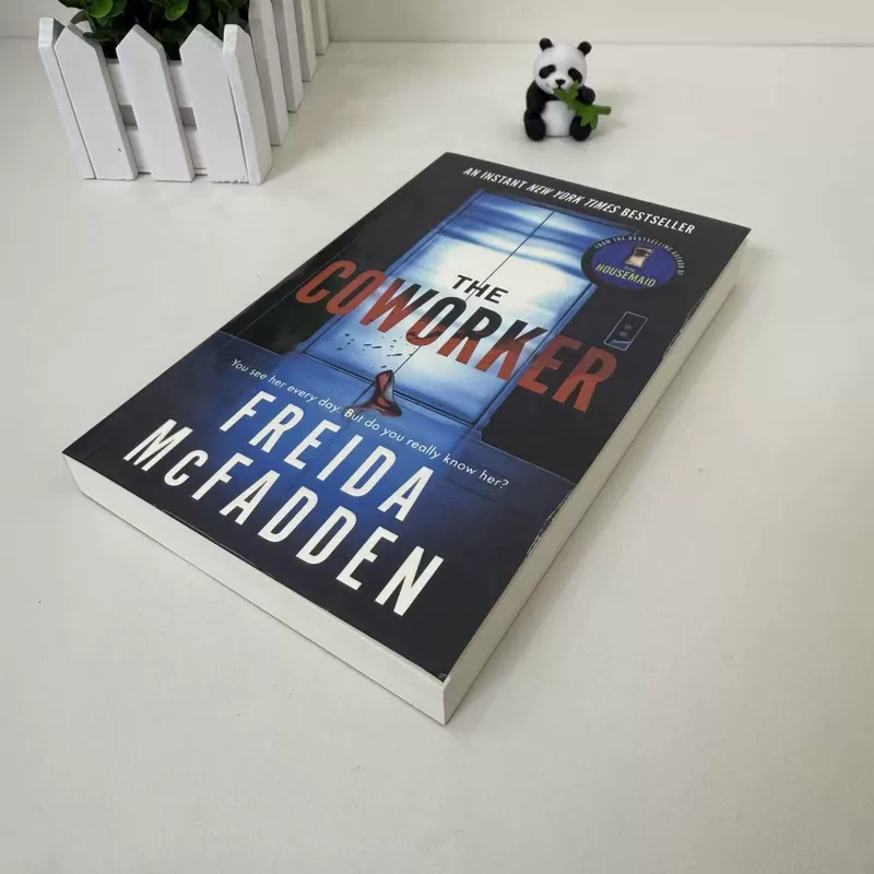 Книга (Freida McFadden) The Coworker — английская бумажная книга, триллер, 1 том