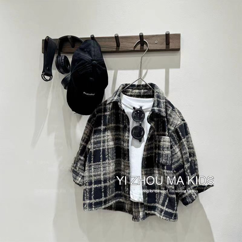 2024 autumn and winter new woolen suede coat boy's retro lapel plaid handsome shirt Korean children's shirt