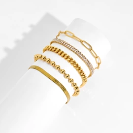 耳环;项链;手镯