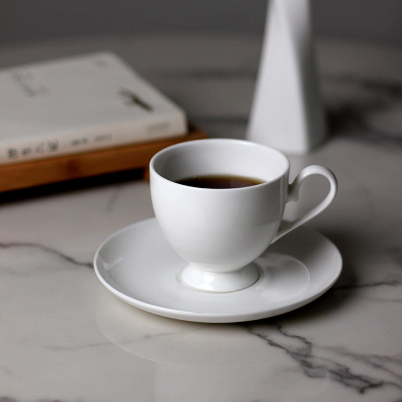 Ceramic Coffee Cup and Saucer, Simple Design with Gold Line, Milk Tea Cup for Office Use, Bone China Coffee Cup, Nordic Style, High Aesthetic Value Ceramic Coffee Cup and Saucer, Simple Design with Gold Line, Milk Tea Cup for Office Use, Bone China Coffee Cup, Nordic Style, High Aesthetic Value