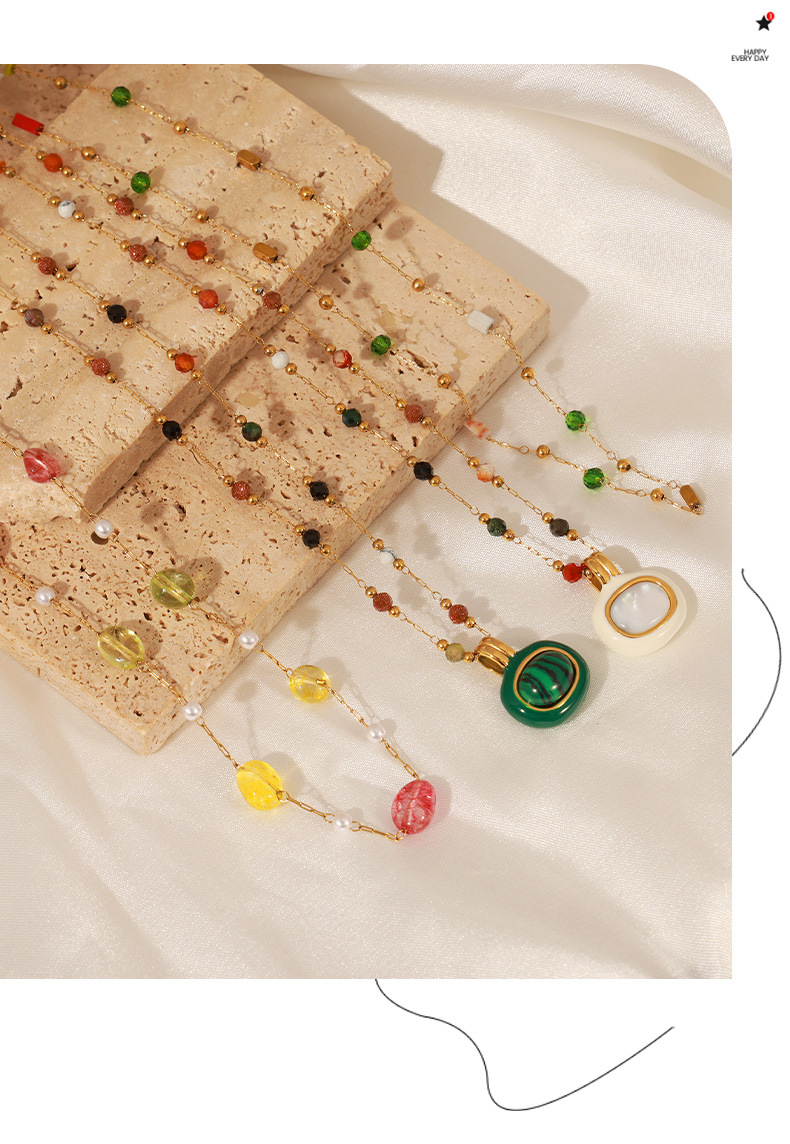 Neue Modepersönlichkeit Nische Titanstahl vergoldet Naturstein Anhänger handgefertigte Perlen Halskette_voghion.com