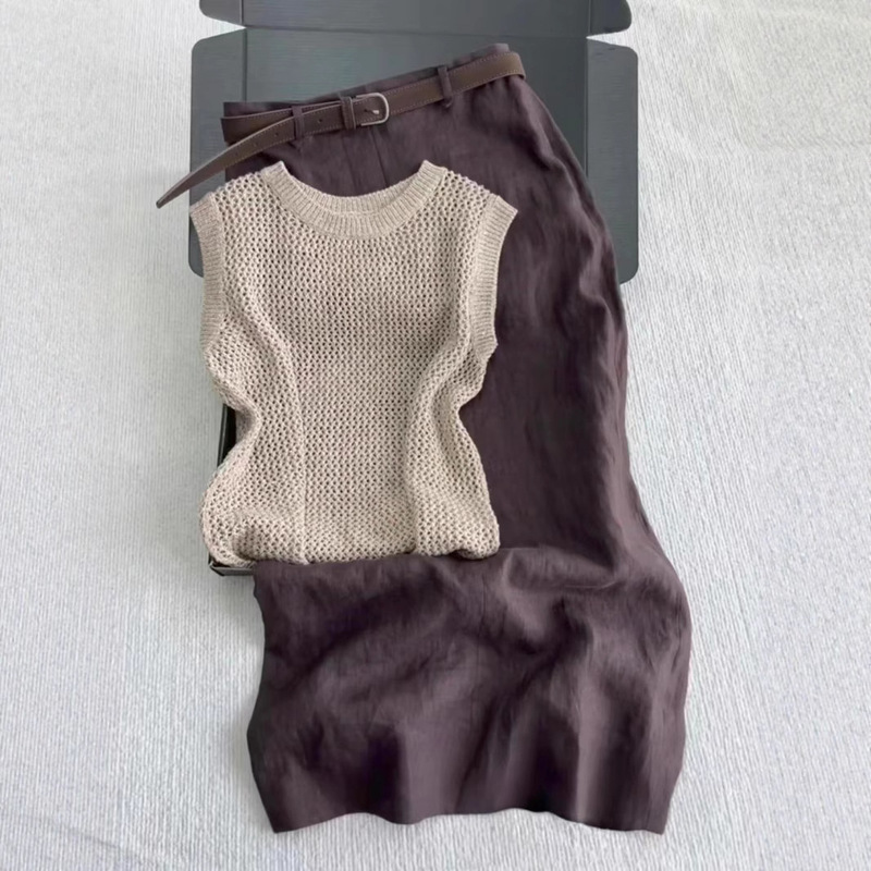 2026 Summer Hong Kong Style Retro Elegant Outfit with a Light Luxury and High-End Feel, Sleeveless Knit Top and High-Waisted Skirt Two-Piece Set