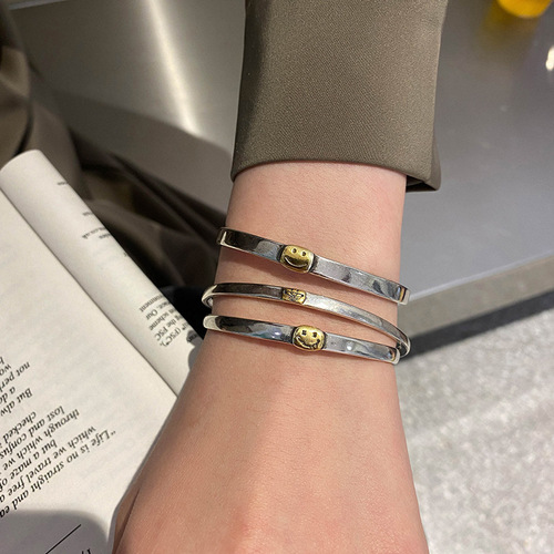 Japanese and Korean Ins Retro Smiling Bead Bracelet for Women, Unique Design, Vintage Student Sweet and Fresh Personality Accessories for Women