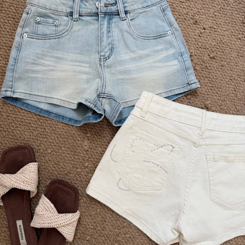 Heavy-Duty Rhinestone Low-Waist Denim Shorts for Women, New Summer Style, Vintage Look, Slimming A-Line, Hip-Hugging Hot Pants, Trendy