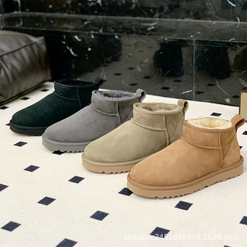 Mini Zhou Dongyu Snow Boots for Men and Women, Couple Style, Made of Sheepskin and Fur Mini Zhou Dongyu Snow Boots for Men and Women, Couple Style, Made of Sheepskin and Fur