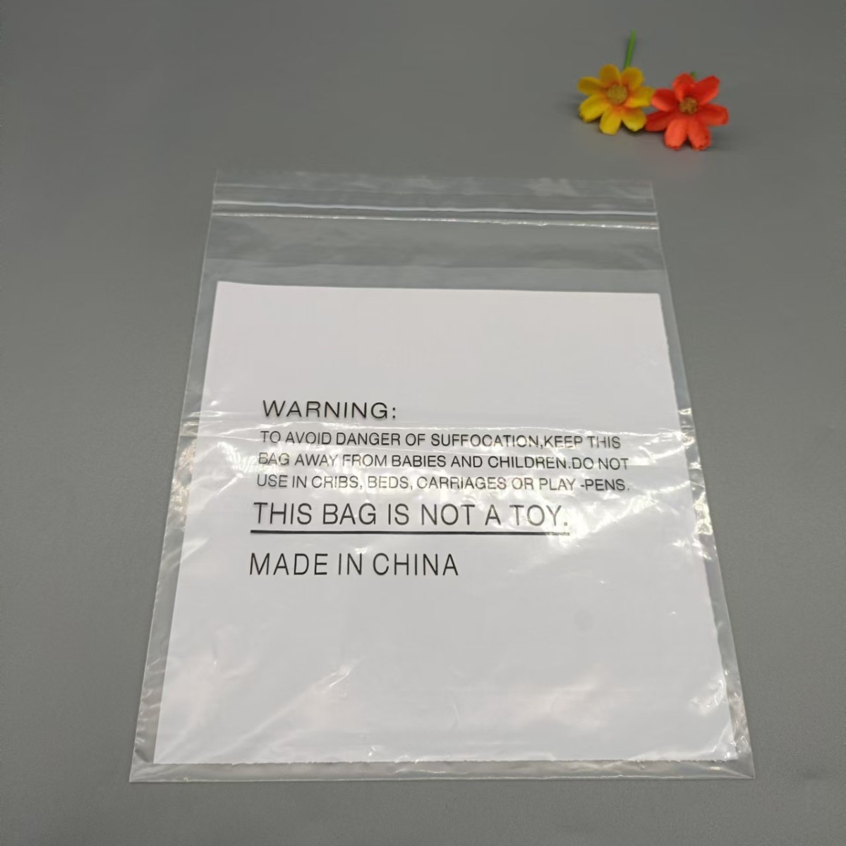 现货PE警示语自粘袋印刷英文防窒息通告语外贸服装防尘环保包装袋