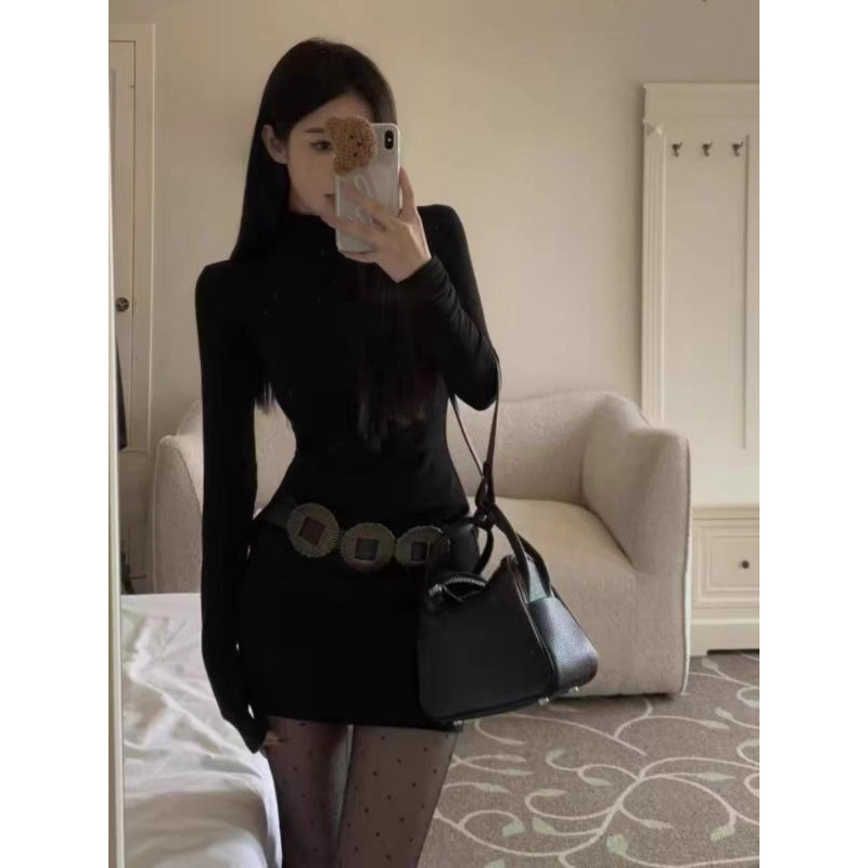 半高领黑色连衣裙女秋冬纯欲性感包臀小妈短裙显身材打底内搭裙子