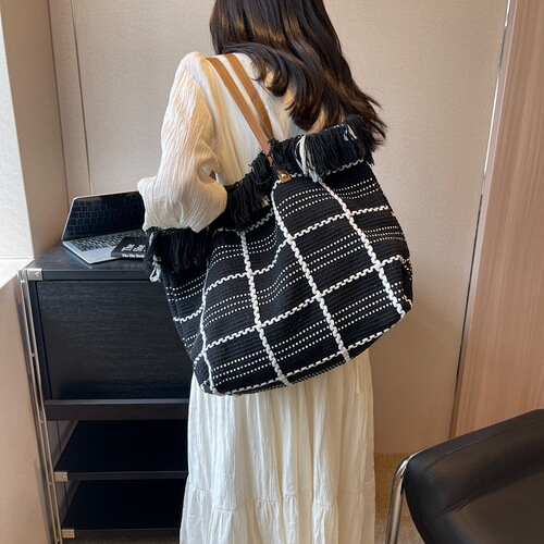 Woolen Handbag  Summer New Style Tassel Solid Color Simple Shoulder Bag Large Capacity Commuting Fashion Handbag