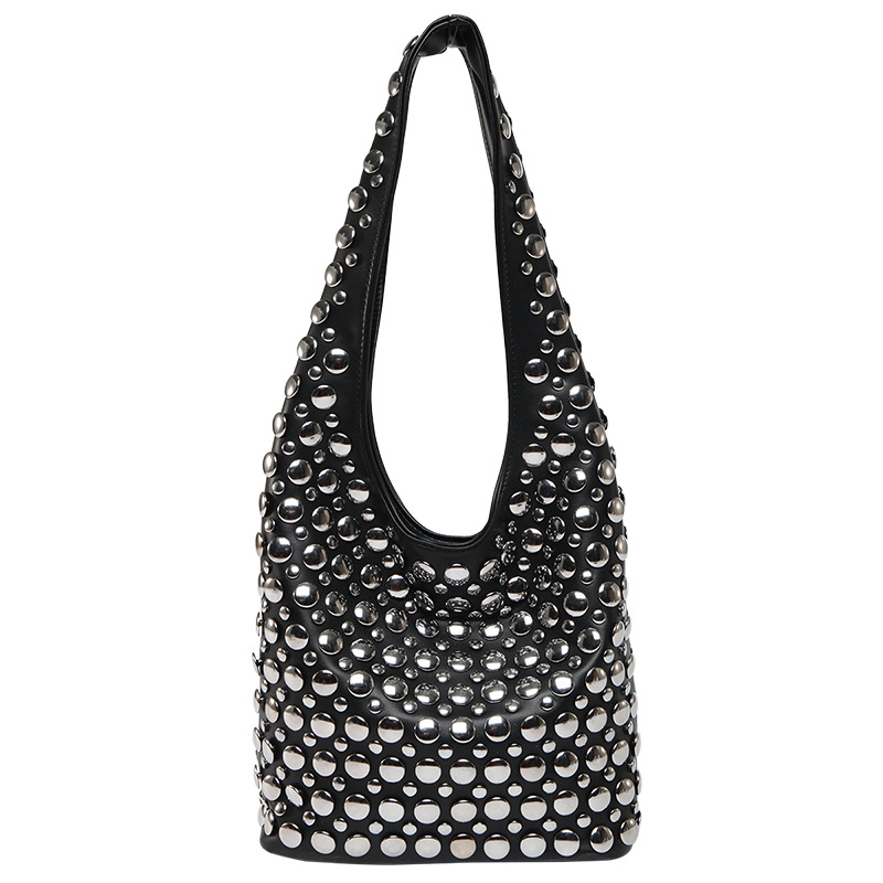 Borsa a spalla da donna a pois con borchie stile biker_voghion.com