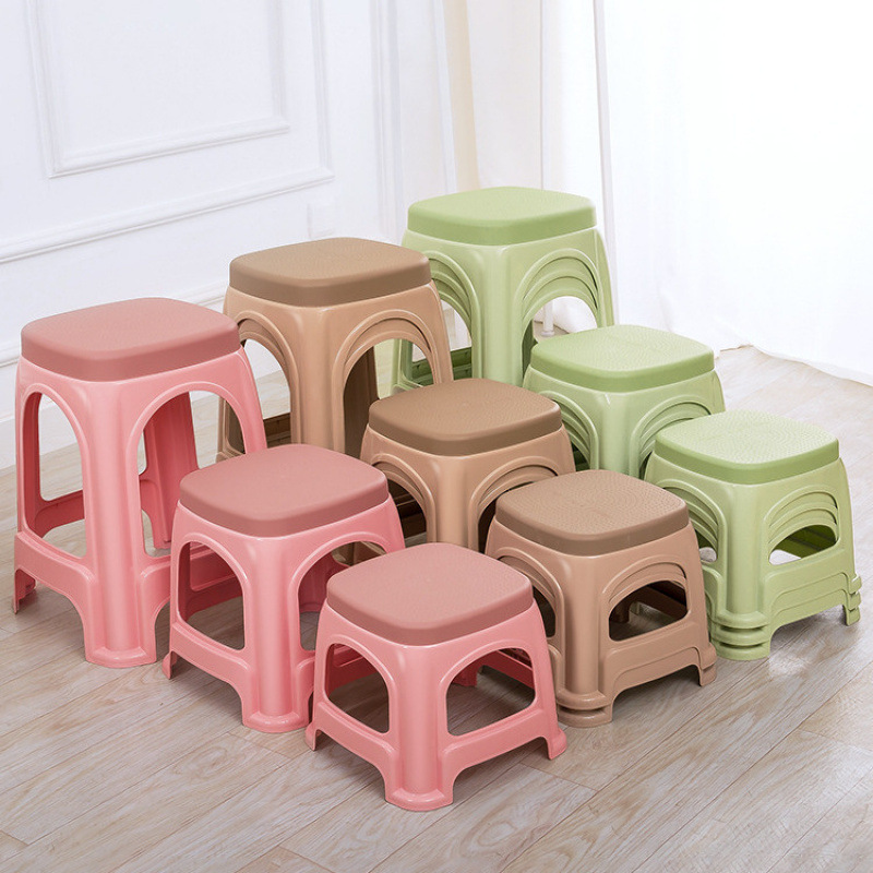 Taburetes de plástico sala de estar doméstica gruesa taburetes de mesa de comedor para adultos taburetes económicos sillas de goma fabricantes taburetes altos idea simple