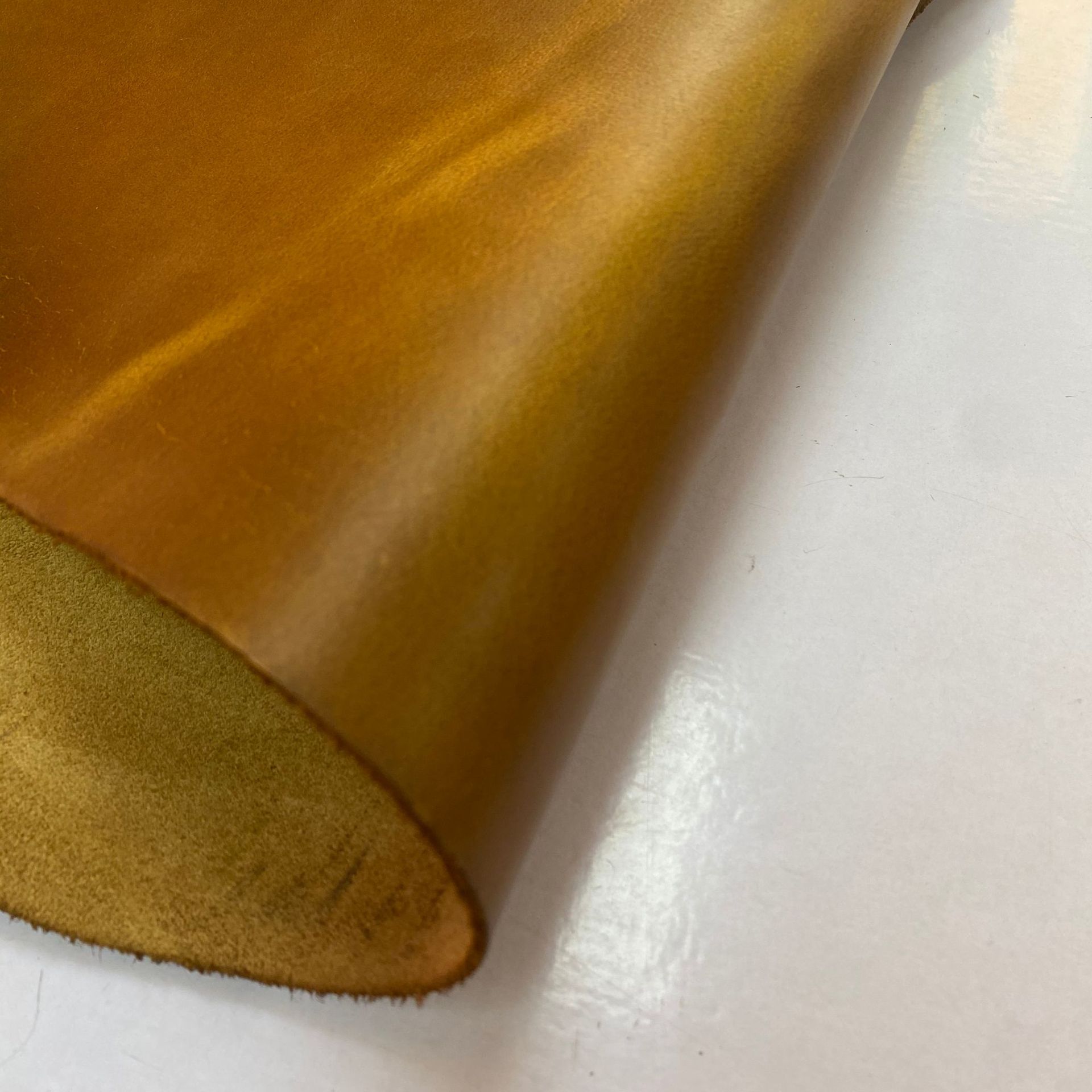 厂家直供头层水牛疯马皮 复古风格 变色效果 箱包皮鞋皮料