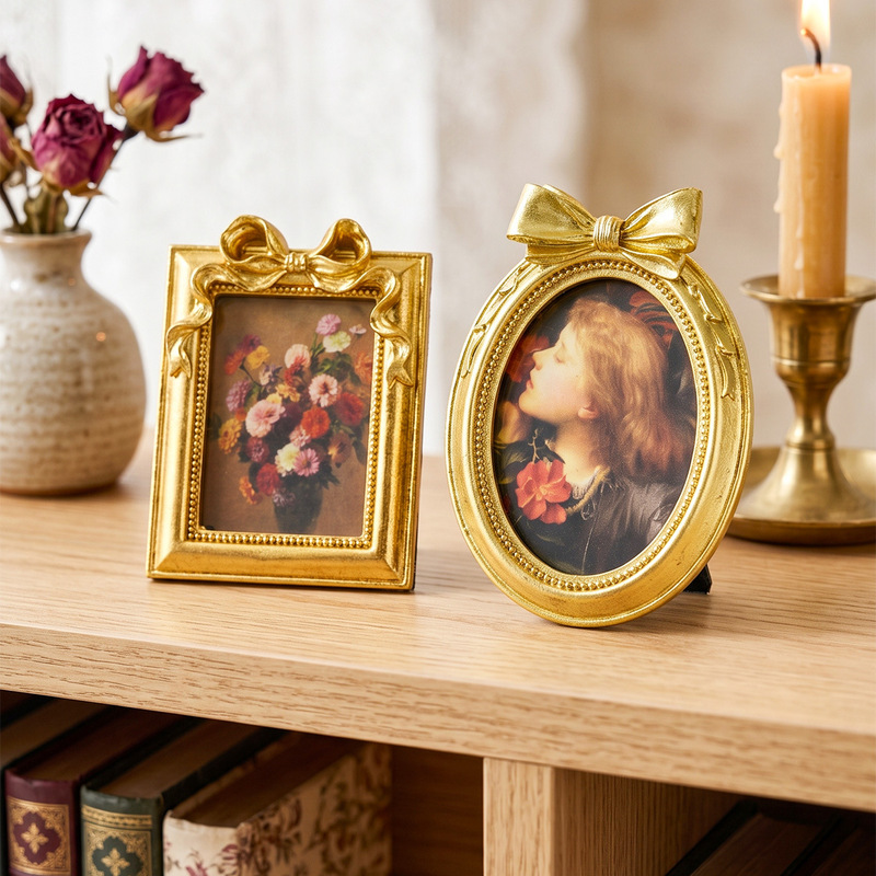 Baroque gold relief photo frame, three-dimensional bow-shaped picture frame, vintage oil painting decorative frame for bedroom or desk Baroque gold relief photo frame, three-dimensional bow-shaped picture frame, vintage oil painting decorative frame for bedroom or desk