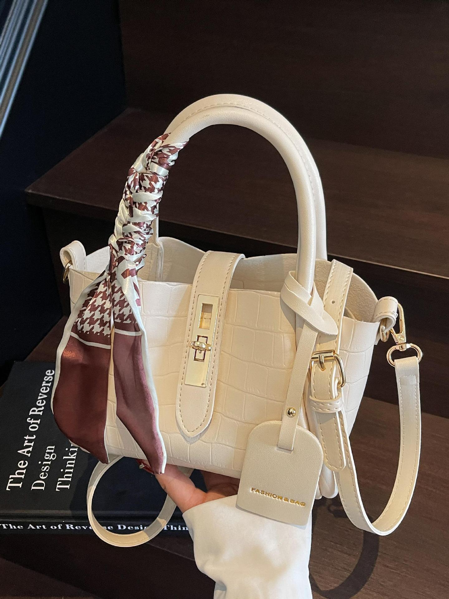 Bolso de lujo con patrón de cocodrilo transfronterizo de comercio exterior para mujer 2025 nuevo bolso de mensajero de todo fósforo de moda bolso de cubo coreano