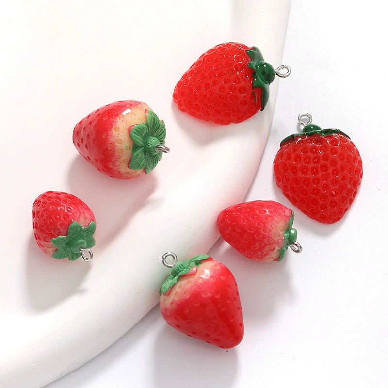 Оптовые милые искусственные ювелирные украшения из смолы, подвеска в виде клубники, DIY ожерелье A800891