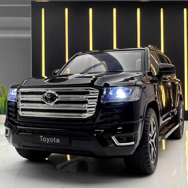 Zhiguan Alloy Car Model 1:24 Toyota Cruiser Key Version with Sound and Light Pull Back Toy Off-Road Vehicle Model Dropshipping