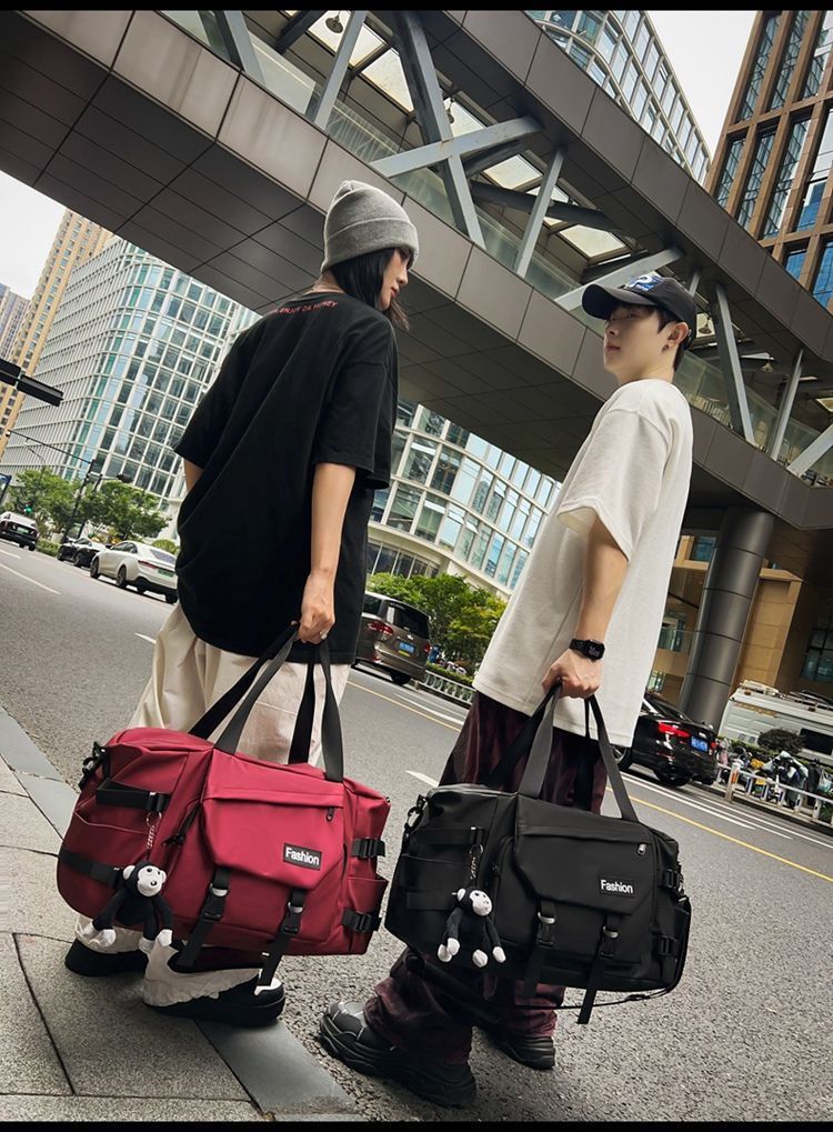 Travel bag with wet/dry separation, large capacity
