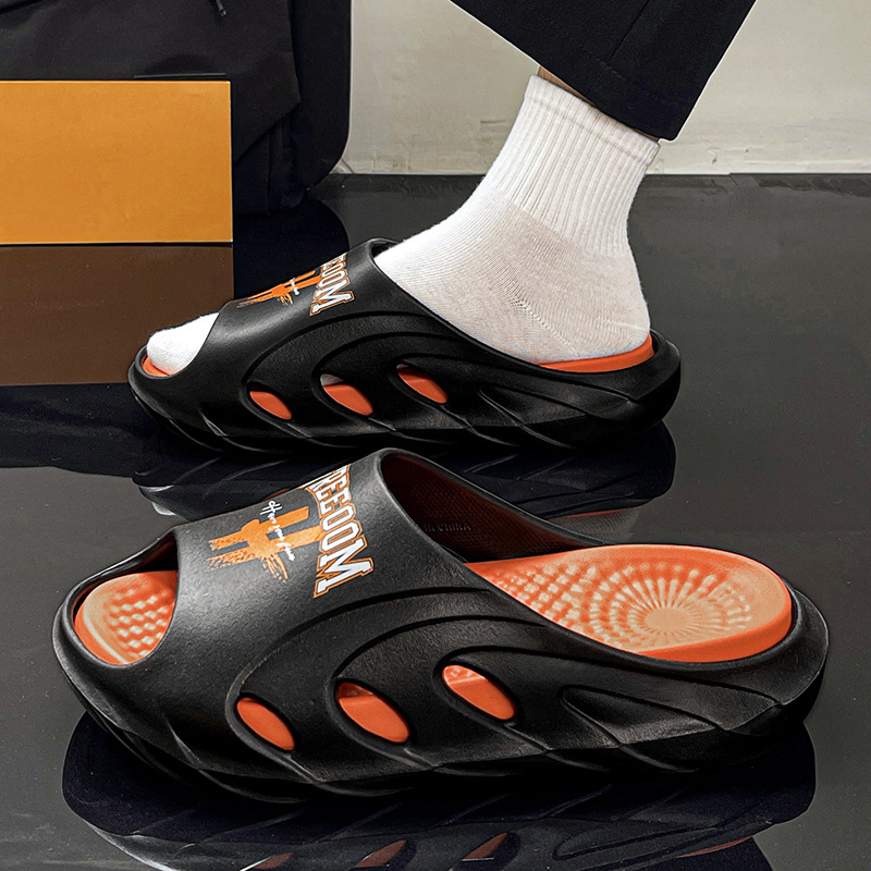Sandalias para hombres, sensación de mierda, verano 2025, nueva moda antideslizante, zapatillas casuales, zapatos de playa de moda para hombres image 3