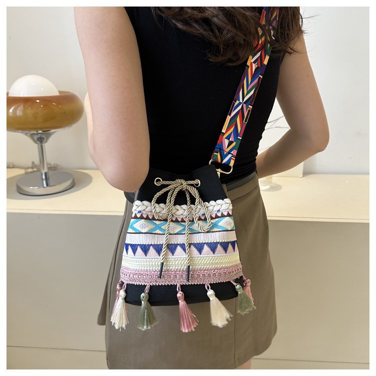 Women's Medium Canvas Geometric Ethnic Style Tassel String Bucket Bag display picture 52