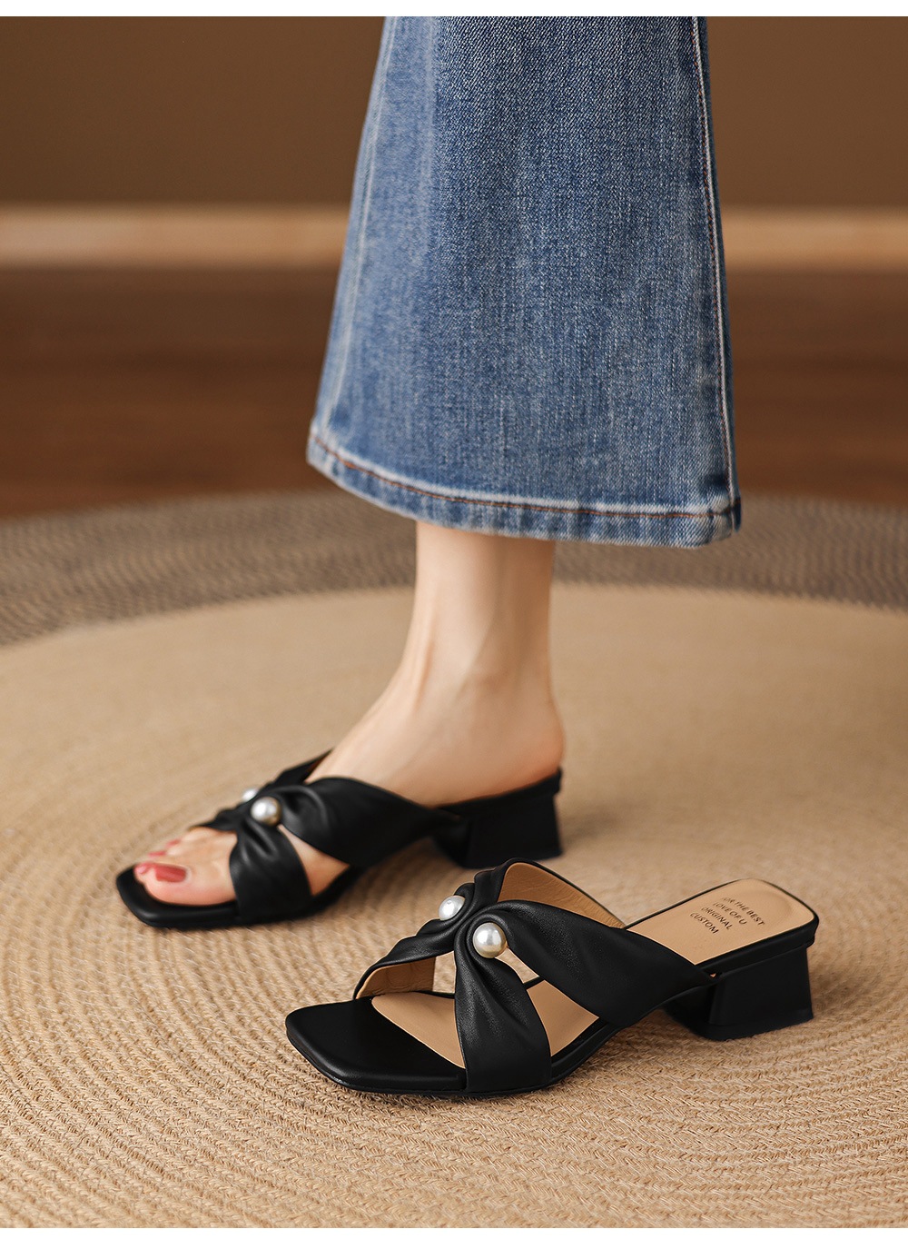 Dép sandal nữ mũi vuông hở ngón, da dê mềm, gót thấp, nơ bướm ngọc trai — đen chi tiết 13