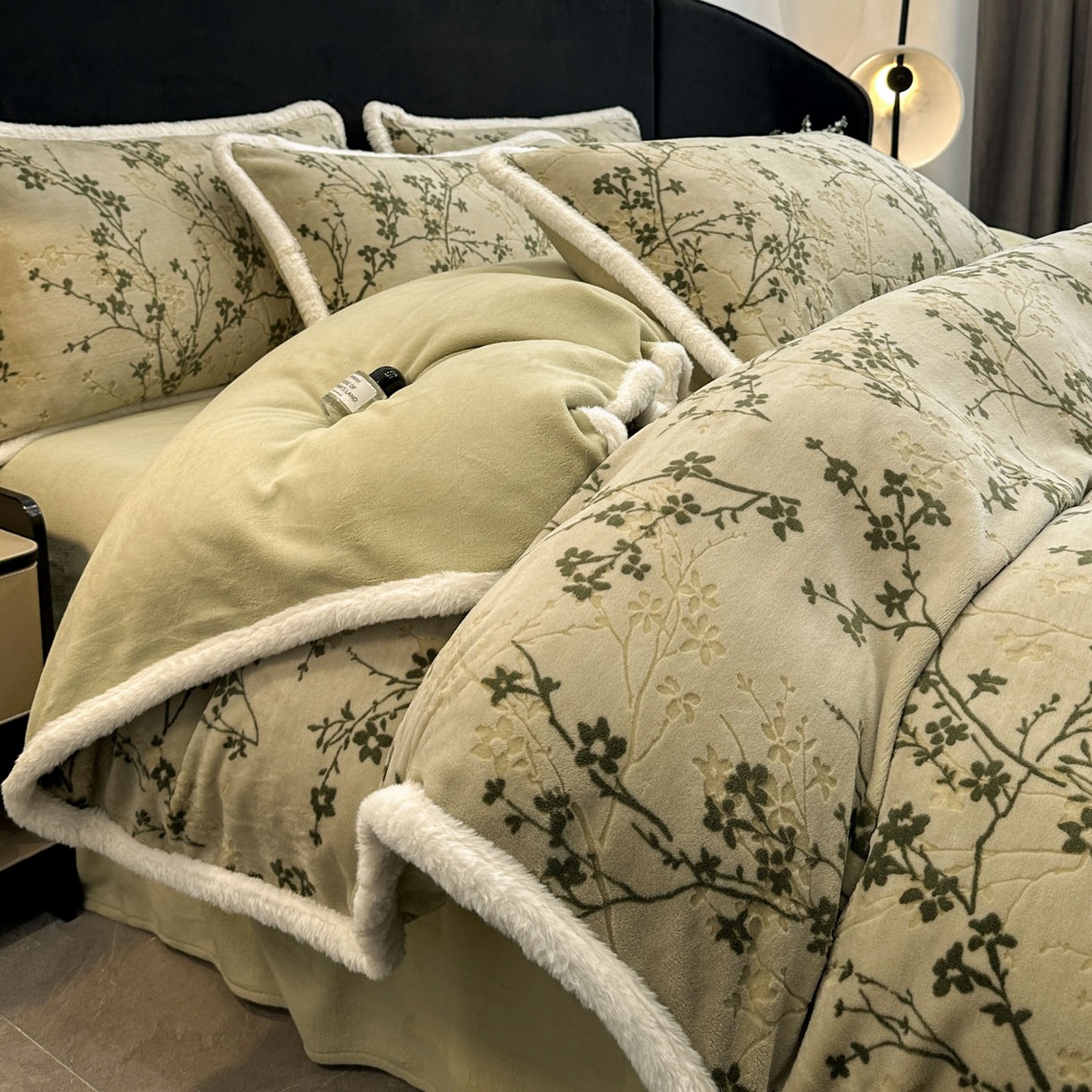 Cuatro piezas de cama de lana de leche tallada otoño y invierno doble edredón cubierta de brida de lana de coral sábanas gruesas de tres piezas