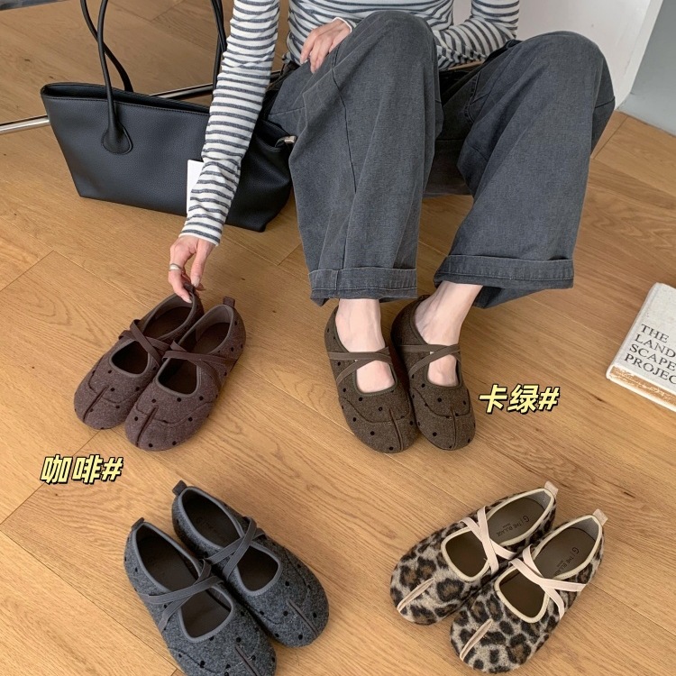 毛昵料单里平底猪蹄假分趾鞋女26秋仙女百搭通勤浅口软底豆豆单鞋
