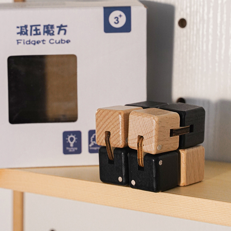 Juguetes de bloques para niños y adultos Cubo de madera transfronterizo Cubo de rompecabezas Desarrollo de la inteligencia Cubo de Rubik ilimitado