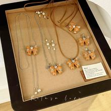 复古可爱童趣花朵木质蝴蝶结抽拉项链小众独特轻奢长款珍珠毛衣链