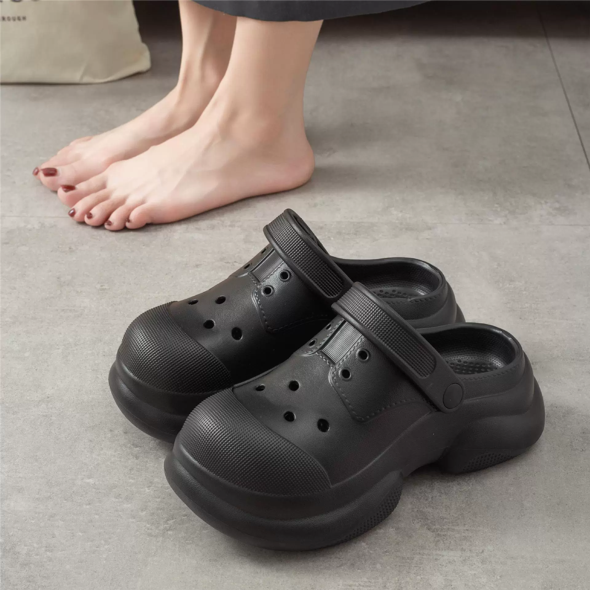 Новые обувь Crocs для женщин лета верхняя одежда EVA обувь с усиленным ощущением ширины и толстой подошвой летняя корейская стиль Baotou полубосоножки тапочки для женщин