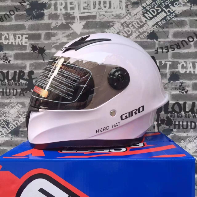 흰색 단색(장갑 포함)