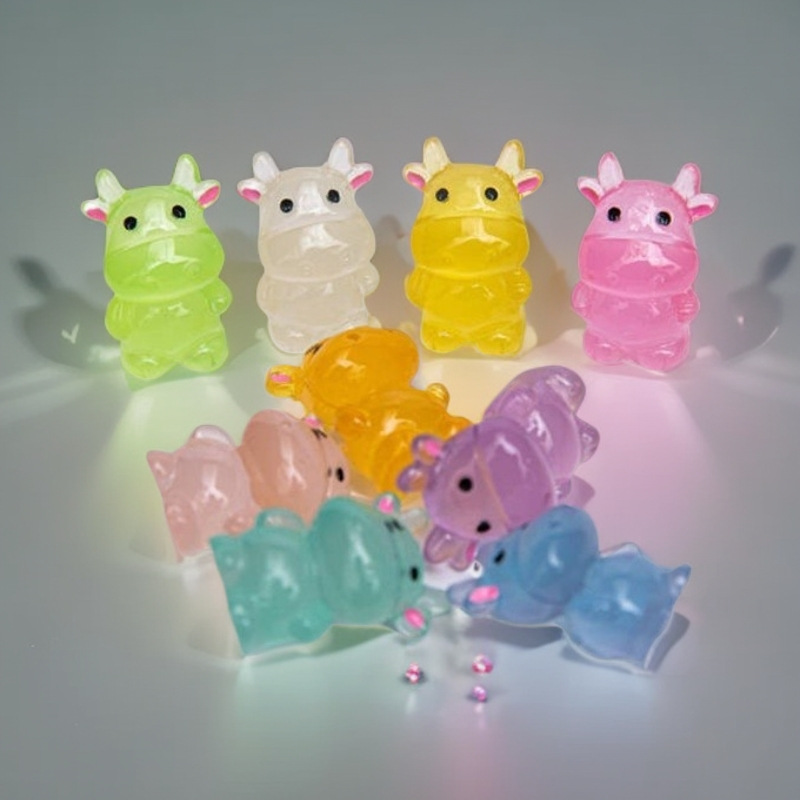 卡通夜光小牛diy饰品配件定制仿真迷你动物树脂小摆件庭院装饰品