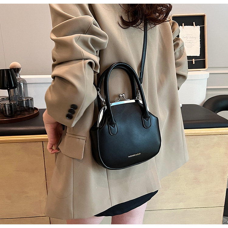 Women's Medium Pu Leather Solid Color Vintage Style Classic Style Buckle Dome Bag display picture 32