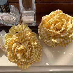 格子縞の黄色のバラの花の精巧なつかみのシンプルな髪は高級のサメの挟みの気質の韓国の髪飾りの髪飾りの髪の挟みをつかみます。