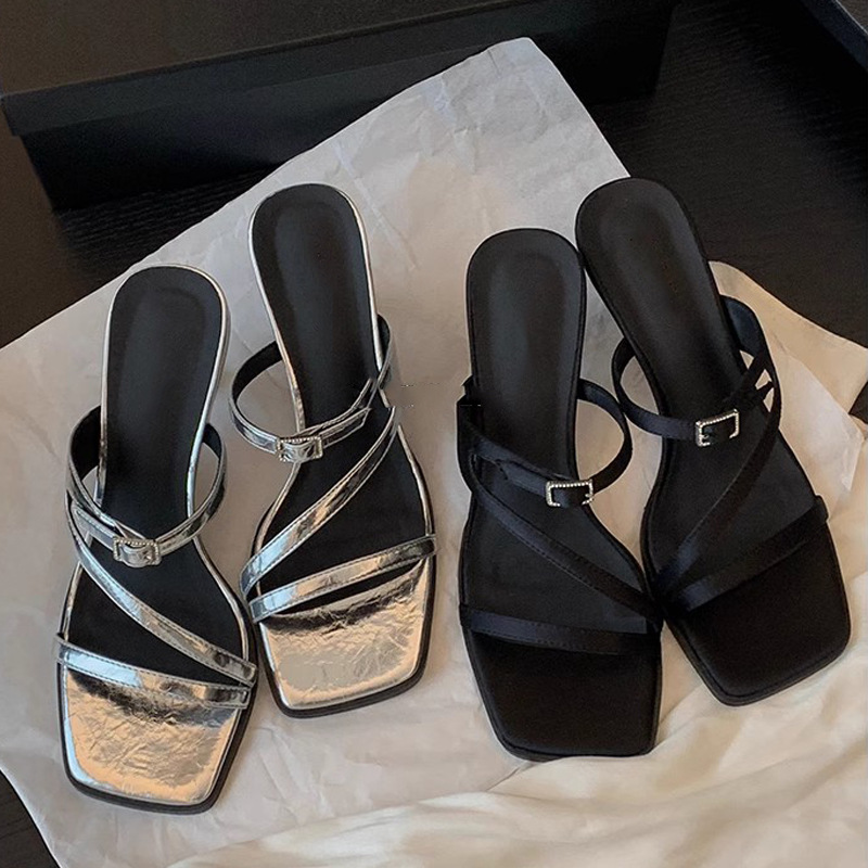 Grava madre verano nuevo temperamento cuadrado dedos delgados cinturón francés con tacones altos versátiles trapos fríos de verano