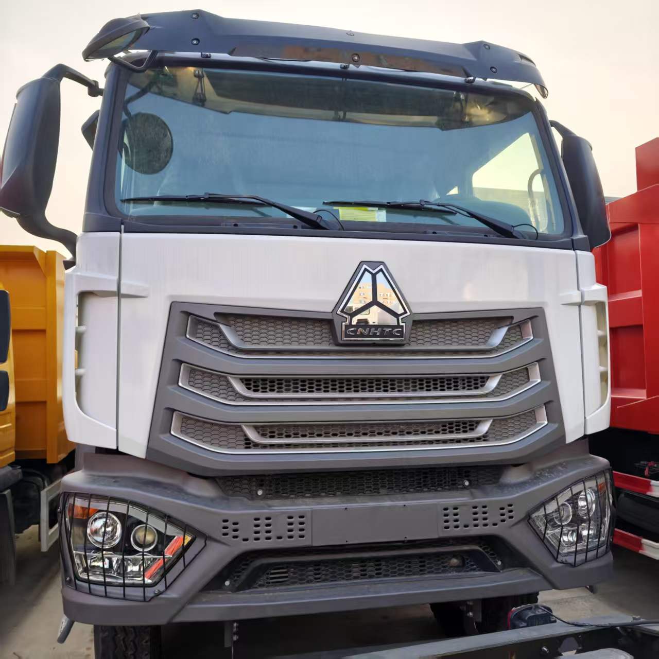 Current Stock for Export: Howo Dump Truck 8X4 Earthmoving Transport Tipper Truck, Heavy-Duty Dump Truck, Earthmoving Truck Parts