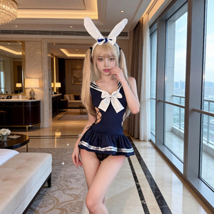 �۟o����Ȥ���¼���У�@��Ů���Ʒ���Ó�_�nӾ��Ů�����B�wqqny