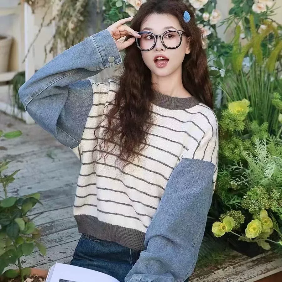 2023 Весна Новый Ленивый Стиль Джинсовый Свободный Свитер С Рукавами Сращивания Женский Топ Маленький Полосатый Свитер для Женщин